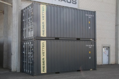 robuster Lagerraum im 20'-Container, mit verschliessbaren Türen