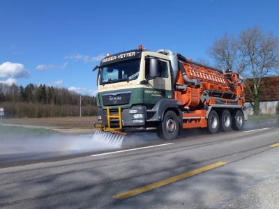 Strasse waschen mit Hochdruck