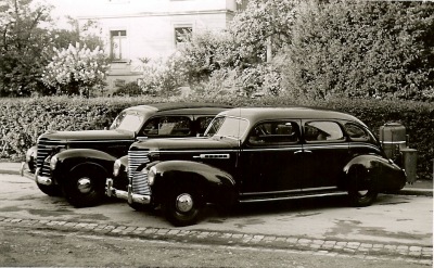 Taxi mit angebautem Holzvergaser