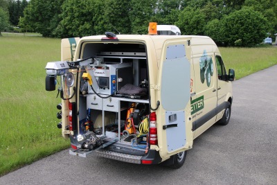 Bus mit eingebauter Kanal TV Anlage