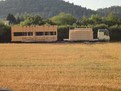 Holzelemente auf Autozug