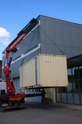 20'-ISO Container passen exakt auf unsere Brücke