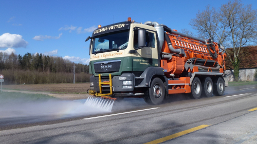 Strasse waschen mit Hochdruck