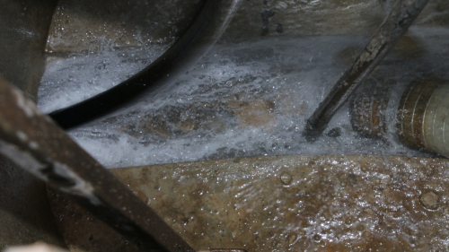 das gelöste Spülgut wird gleich abgesaugt