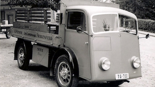 Elektrofahrzeug als Personentransporter während des Krieges