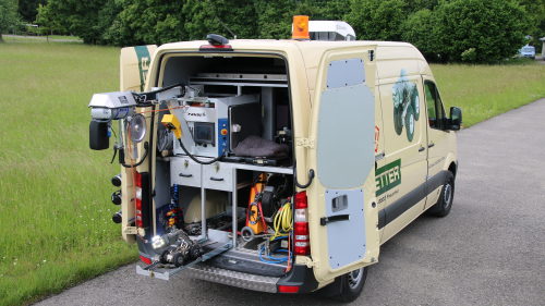 Bus mit eingebauter Kanal TV Anlage