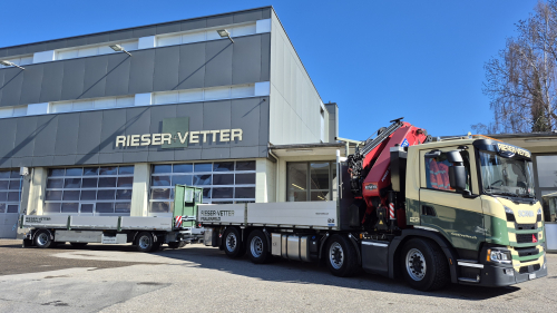 Kranwagen mit Anhänger