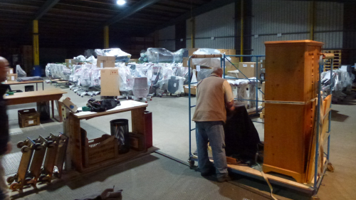 Blick in unsere Neumöbelspedition. Bereit für den Versand in die ganze Schweiz.