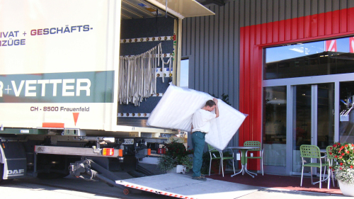 Entlad beim Möbelhändler