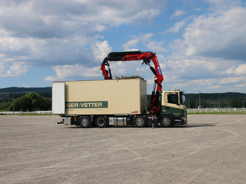 Kran mit Open-Top Container für heikle Güter